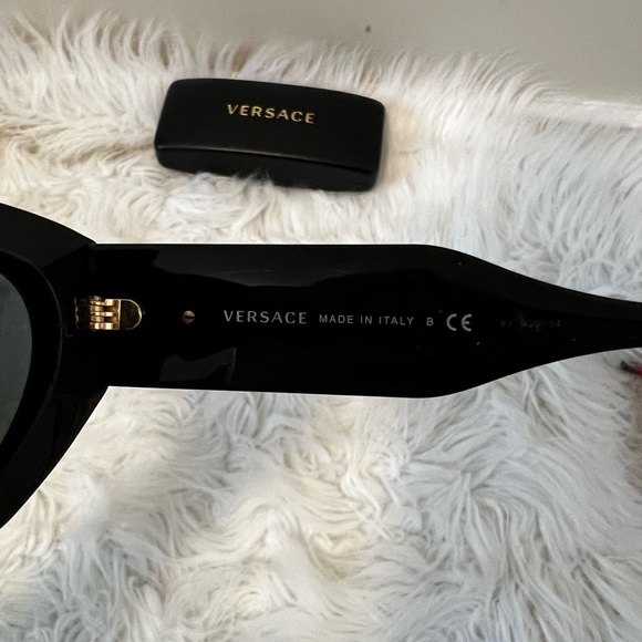 Black Medusa Crystal Sunglasses - Picture 4 of 4